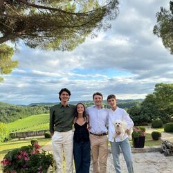 Nikolai, Athena, Felix y Henrik de Dinamarca en el Château de Cayx en el 22 cumpleaños de Felix de Dinamarca