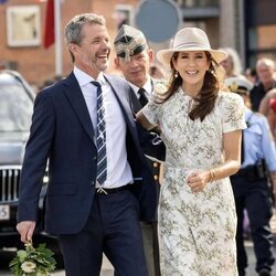 Federico y Mary de Dinamarca a su llegada a Graasten para sus primeras vacaciones como Reyes