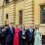 Felipe y Matilde de Bélgica y sus hijos Elisabeth, Emmanuel y Eléonore de Bélgica en la graduación de Elisabeth de Bélgica