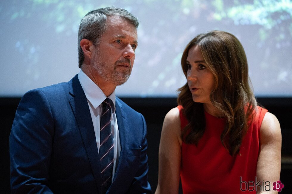 Los Reyes Federico y Mary de Dinamarca en la inauguración del pabellón danés en París