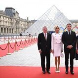 Emmanuel Macron y Brigitte Macron en la cena de gala en el Louvre con motivo de los JJOO 2024