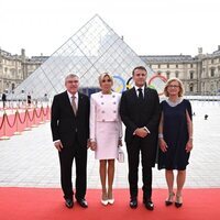 Emmanuel Macron y Brigitte Macron en la cena de gala en el Louvre con motivo de los JJOO 2024