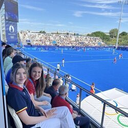 La Princesa Leonor y la Infanta Sofía en un partido de hockey femenino en los Juegos Olímpicos de París 2024