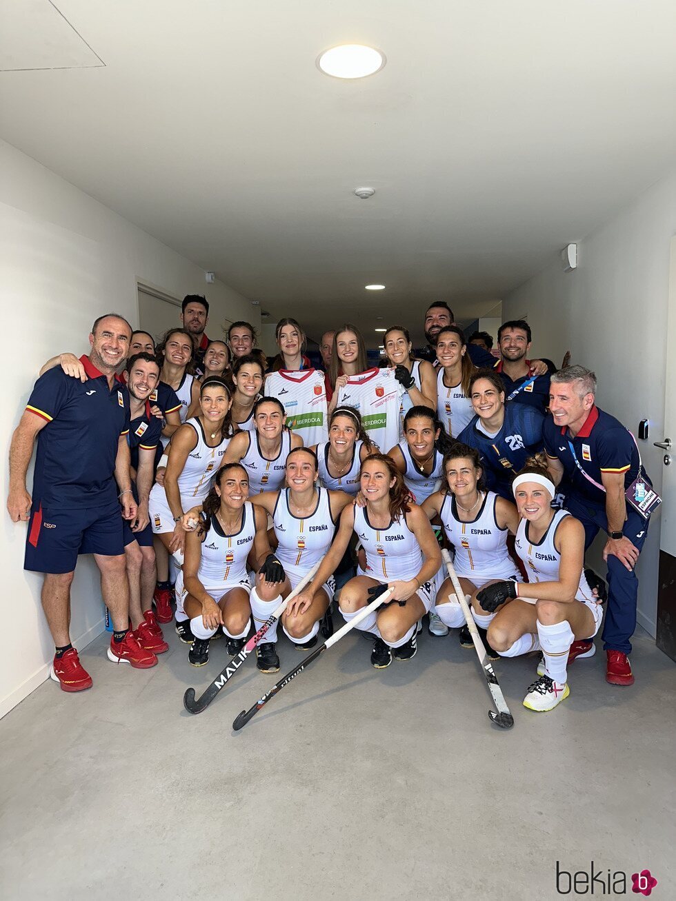 La Princesa Leonor y la Infanta Sofía con la selección española de hockey femenino en los Juegos Olímpicos de París 2024