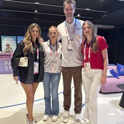 La Princesa Leonor y la Infanta Sofía con Pau Gasol y Cat McDonnell en los Juegos Olímpicos de París 2024