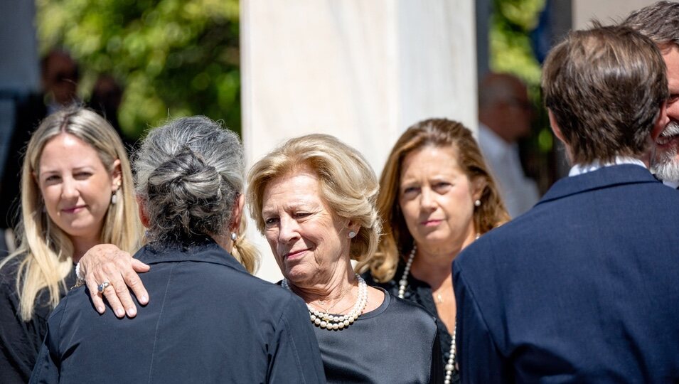 Theodora de Grecia, Ana María de Grecia, Alexia de Grecia y Olga de Grecia en el funeral de Miguel de Grecia