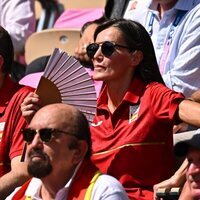 La Reina Letizia abanicándose en un partido de Alcaraz en los Juegos Olímpicos de París 2024