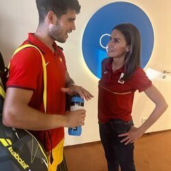 La Reina Letizia y Alcaraz hablando en los Juegos Olímpicos de París 2024