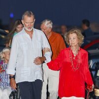 El Rey Felipe VI y la Reina Sofía en una cena en un restante de Portitxol durante sus vacaciones en Mallorca