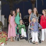 La Familia Real, Irene de Grecia en silla de ruedas, Tatiana Radziwill en silla de ruedas y Jean Henri Fruchaud en una cena en Mallorca