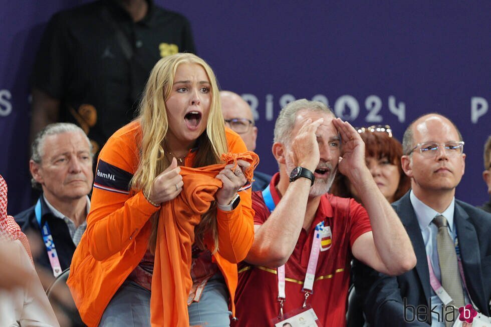 Amalia de Holanda y Felipe VI eufóricos en la final de baloncesto 3x3 masculino en los Juegos Olímpicos de París 2024