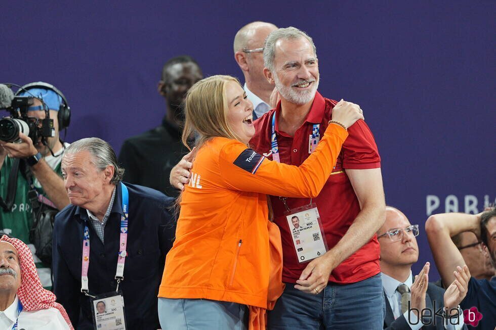 Amalia de Holanda y el Rey Felipe VI celebran la victoria de Países Bajos en la final de baloncesto 3x3 masculino en los Juegos Olímpicos de París 2024