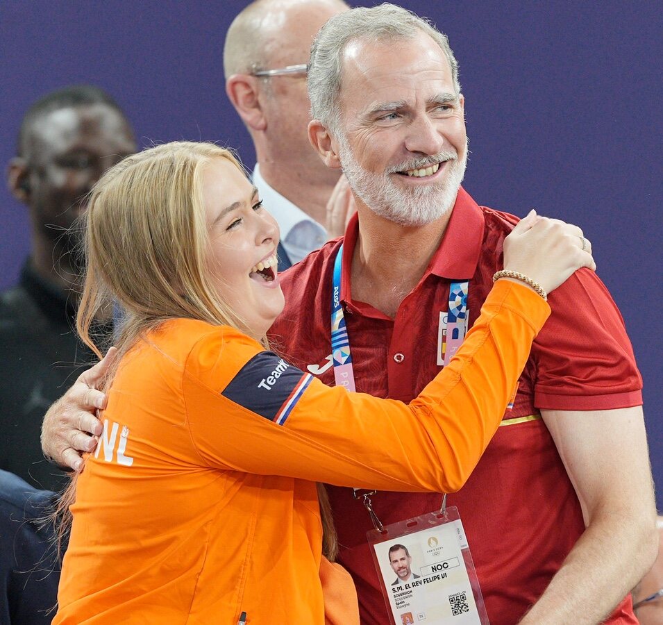 Amalia de Holanda y el Rey Felipe VI celebran la victoria de Países Bajos en la final de baloncesto 3x3 masculino en los Juegos Olímpicos de París 2024