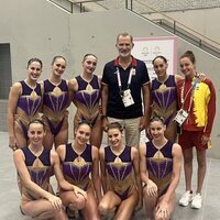 El Rey Felipe VI con el equipo español de natación artística en los Juegos Olímpicos de París 2024