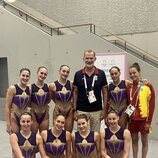 El Rey Felipe VI con el equipo español de natación artística en los Juegos Olímpicos de París 2024