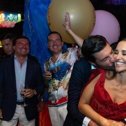 Paula Echevarría recibe un beso de Miguel Torres en su 47 cumpleaños en Starlite Marbella 2024