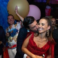 Paula Echevarría recibe un beso de Miguel Torres en su 47 cumpleaños en Starlite Marbella 2024