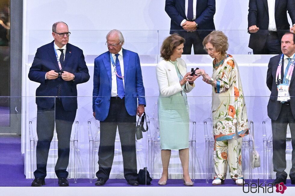 Alberto de Mónaco, Carlos Gustavo y Silvia de Suecia y la Reina Sofía en la ceremonia de clausura de los Juegos Olímpicos de París 2024