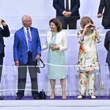 Carlos Gustavo y Silvia de Suecia y Alberto de Mónaco y la Reina Sofía con prismáticos en la ceremonia de clausura de los Juegos Olímpicos de París 2024