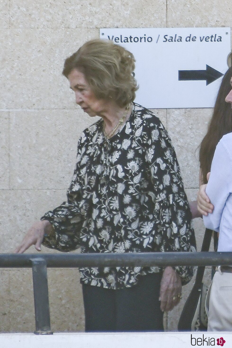 La Reina Sofía en la capilla ardiente de Juan Gómez-Acebo