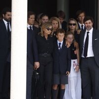 Cari Lapique, Carla Goyanes, Antonio Matos y sus hijos dan el último adiós a Caritina Goyanes en Madrid