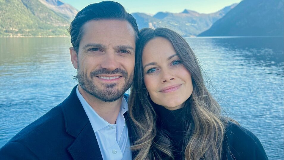 Carlos Felipe y Sofia de Suecia en un romántico posado en la naturaleza