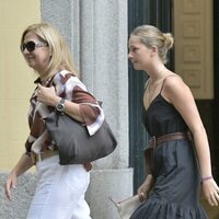 La Infanta Cristina y su hija Irene Urdangarin a la salida del taller de Lorenzo Caprile