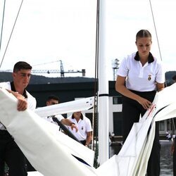 La Princesa Leonor en la Escuela Naval de Marín haciendo prácticas