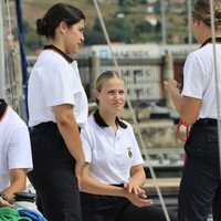 La Princesa Leonor con sus compañeras en la Escuela Naval de Marín