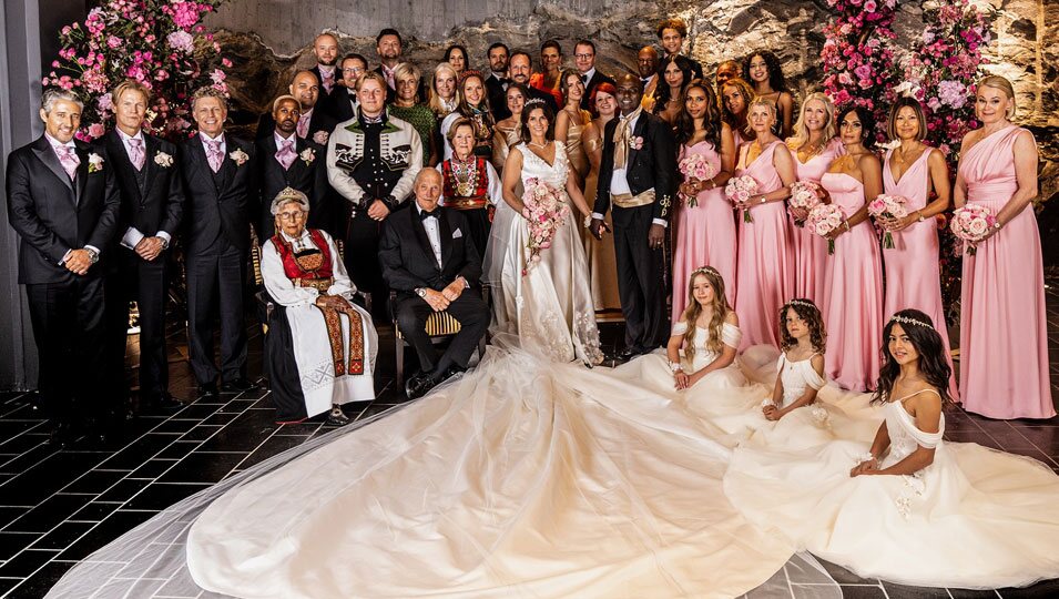 Foto oficial de la boda de Marta Luisa de Noruega y Durek Verrett con sus familiares y amigos