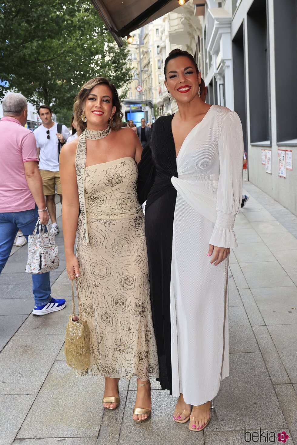 Leticia Requejo y Adriana Dorronsoro en la boda de Kike Quintana y Cristina en 2024