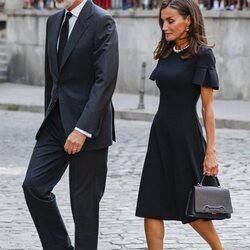 Los Reyes Felipe y Letizia en el funeral de Juan Gómez-Acebo