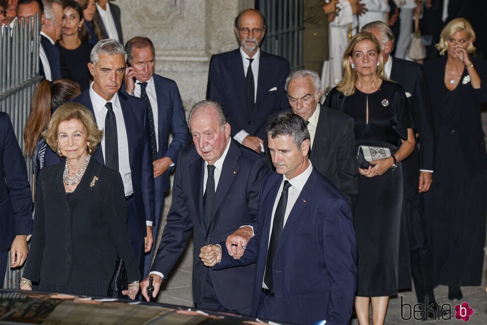 Los Reyes Juan Carlos y Sofía, Carlos Zurita y la Infanta Cristina en el funeral de Juan Gómez-Acebo