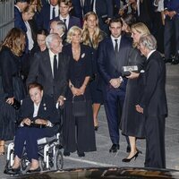 Alexia de Grecia, la Infanta Margarita y Carlos Zurita, María Zurita, Froilán, la Infanta Cristina y sus hijos Miguel e Irene Urdangarin en el funeral de J