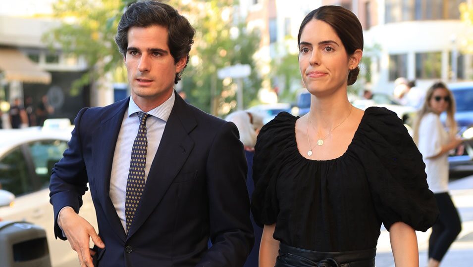 Fernando Fitz-James Stuart y Sofía Palazuelo en la misa funeral de Alejandro Fernández de Araoz