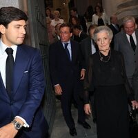 Juan Urquijo, José Luis Martínez-Almeida y los Marqueses de Laserna en la misa funeral de Alejandro Fernández de Araoz