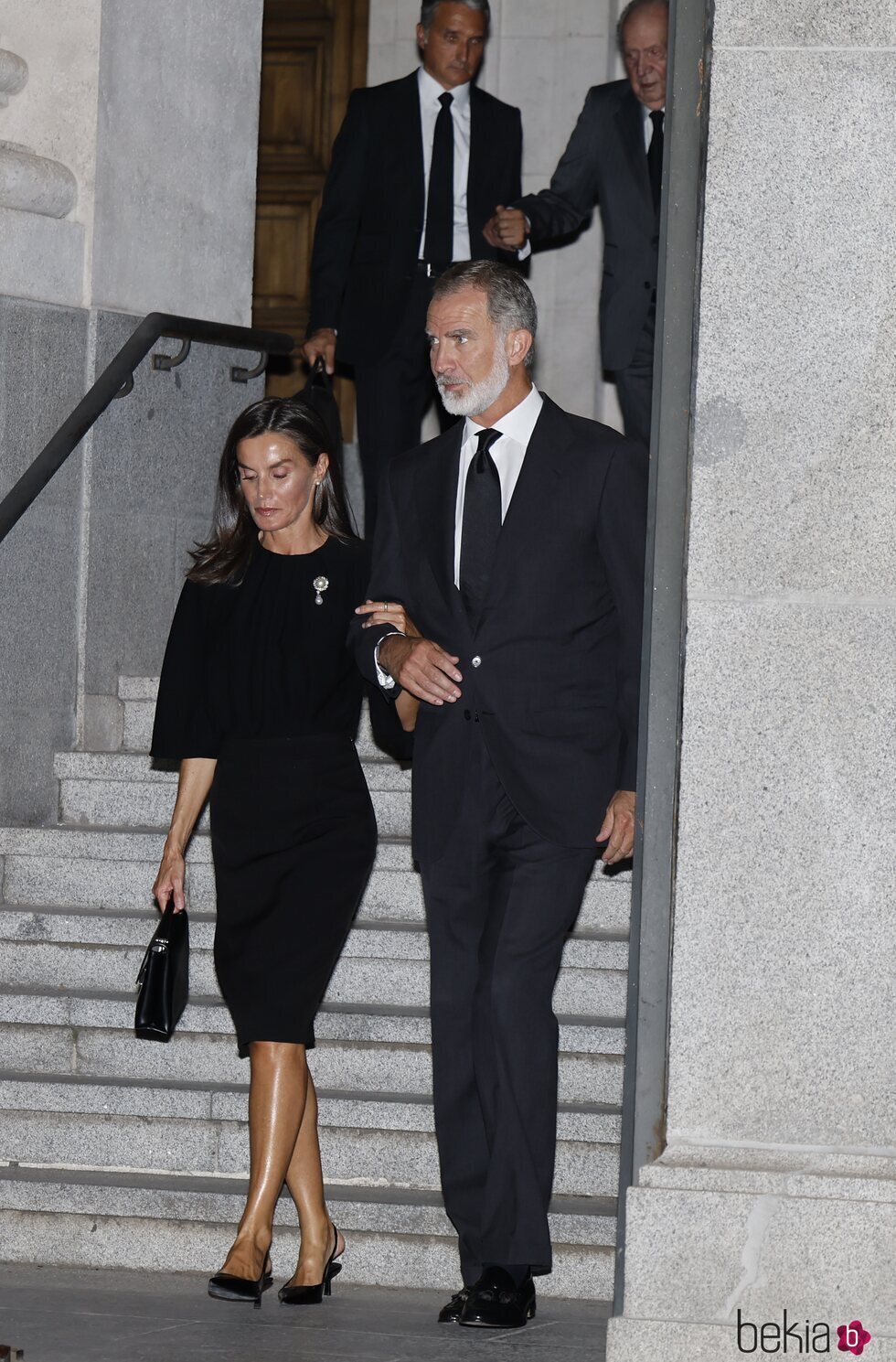 Los Reyes Felipe y Letizia y el Rey Juan Carlos en la misa funeral de Alejandro Fernández de Araoz