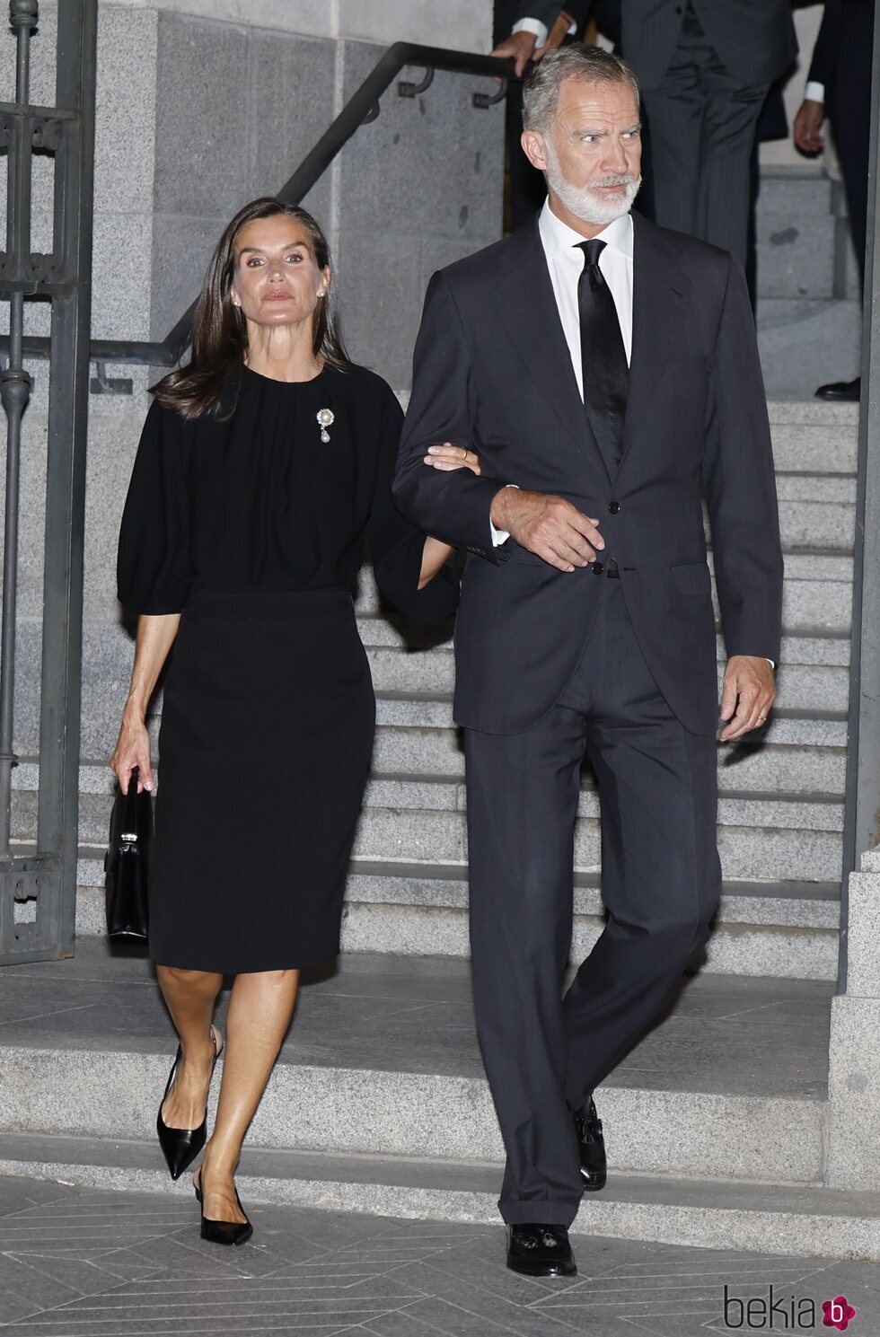 Los Reyes Felipe y Letizia a la salida de la misa funeral de Alejandro Fernández de Araoz