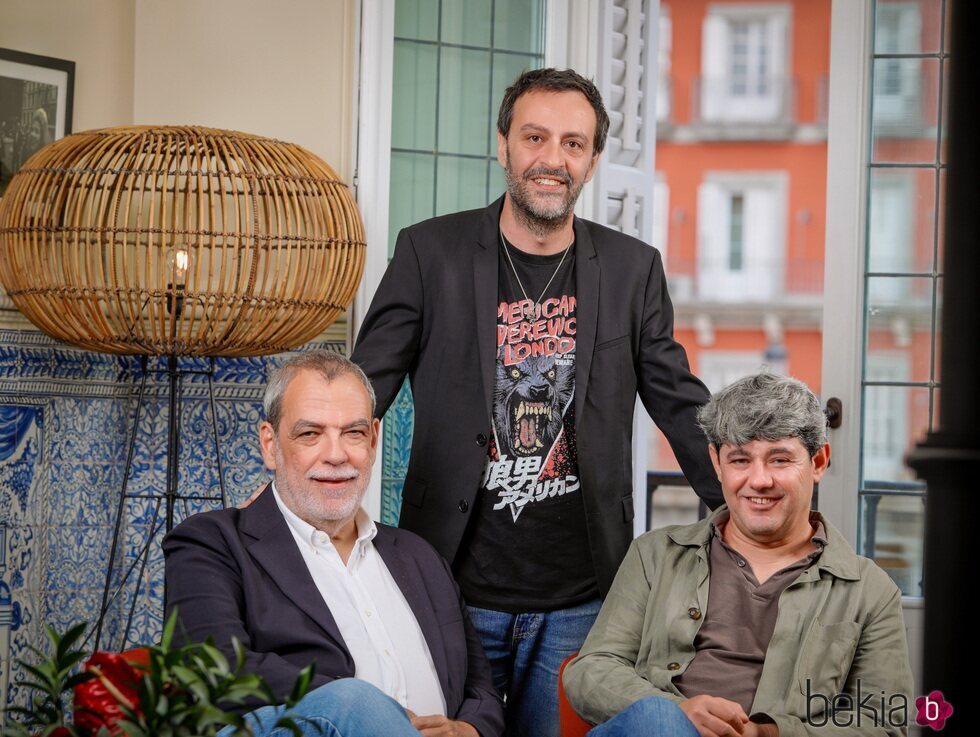 Jorge Díaz, Agustín Martínez y Antonio Mercero en la presentación de su novela 'El Clan'