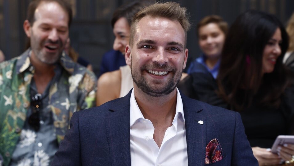 José María Almoguera, sonriente en el front row del desfile de Félix Ramiro