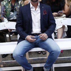 José María Almoguera posa en el front row del desfile de Félix Ramiro