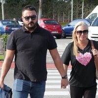 Belén Esteban y Miguel Marcos llegando al tanatorio para el último adiós de Jimmy Giménez-Arnau