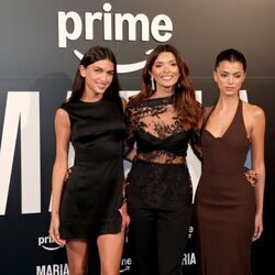 Cayetano Rivera y Maria Cerqueira acuden con sus hijas a la premiere del documental 'Maria'