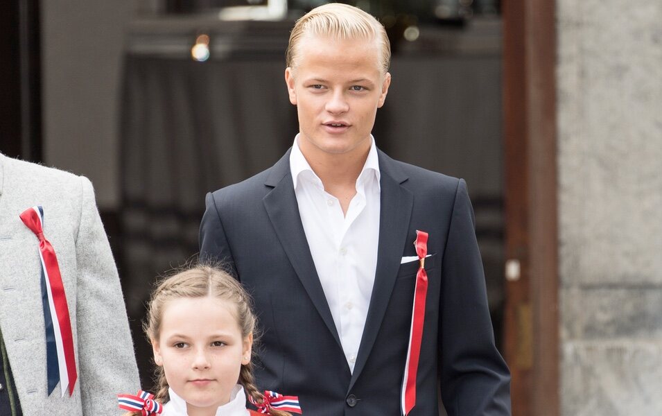 Marius Borg Høiby e Ingrid Alexandra de Noruega en el Día Nacional de Noruega en Skaugum