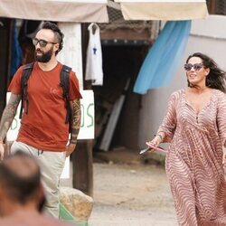 Malú y su novio Ángel Fernández paseando su amor por Ibiza