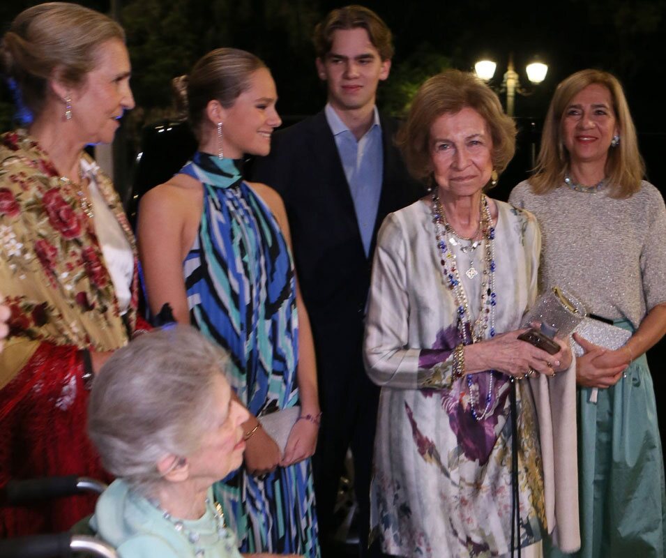 La Reina Sofía, las Infantas Elena y Cristina, Miguel e Irene Urdangarin y la Princesa Irene en la preboda de Theodora de Grecia