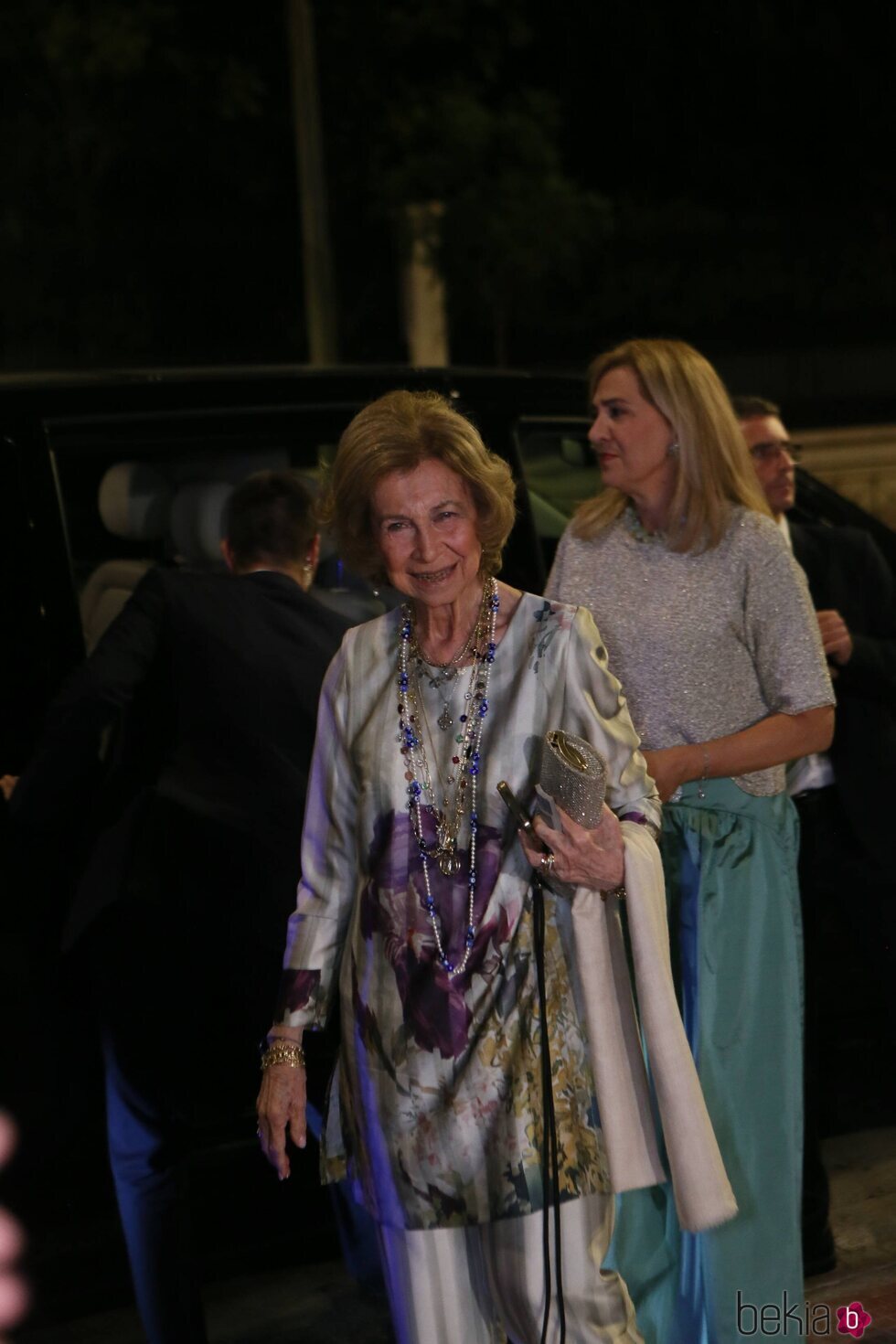 La Reina Sofía llega muy sonriente a la cena privada previa a la boda de Theodora de Grecia