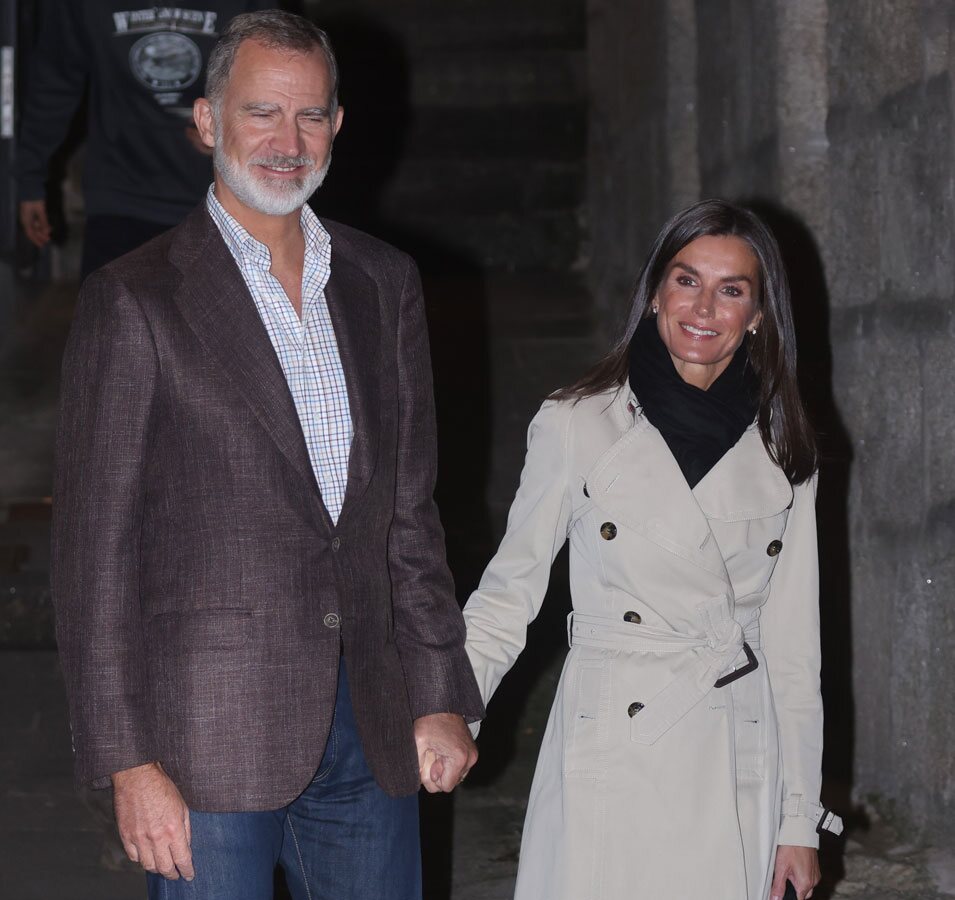 Los Reyes Felipe y Letizia, de la mano tras una cena en Combarro