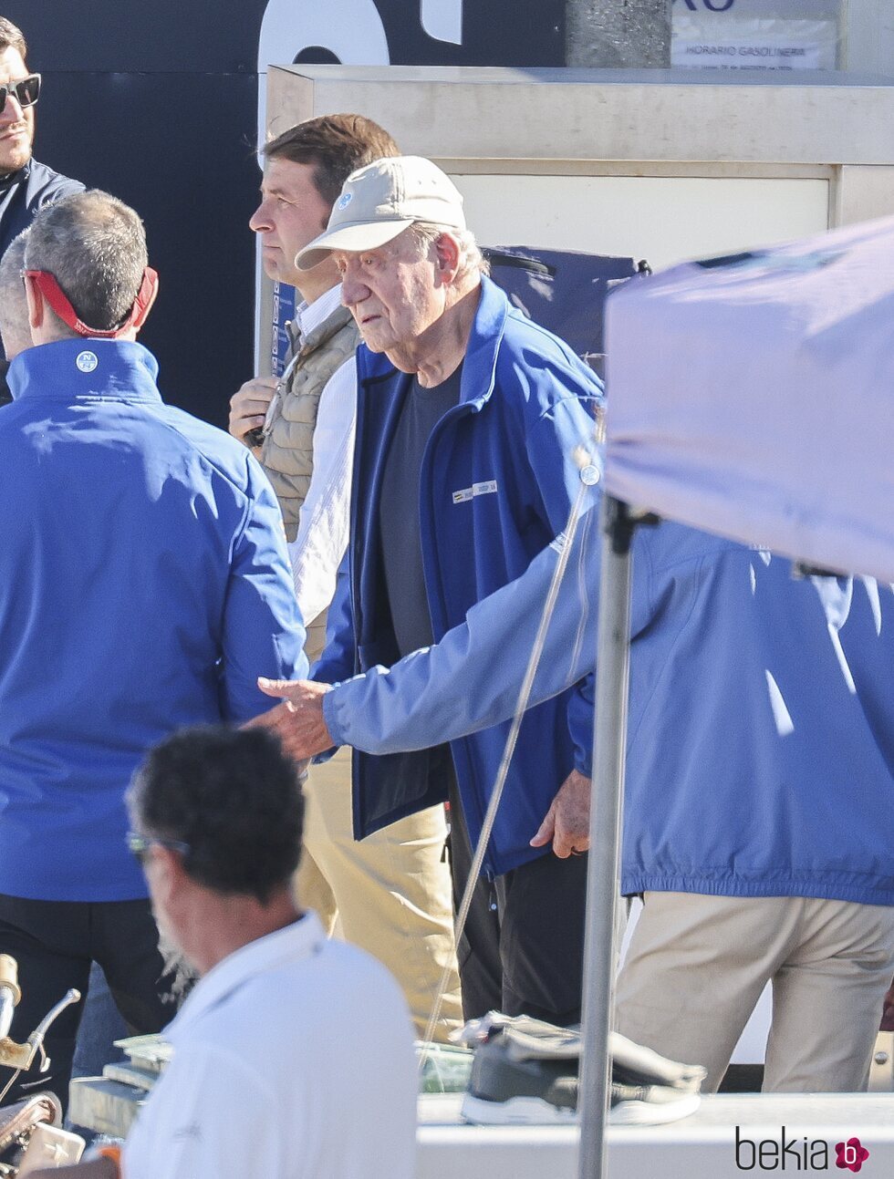 El Rey Juan Carlos en las regatas de Sanxenxo tras su encuentro con los Reyes Felipe y Letizia y la Princesa Leonor