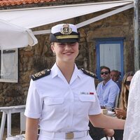 La Princesa Leonor con uniforme de guardiamarina tras un almuerzo con sus padres en Carril, Vilagarcía de Arousa